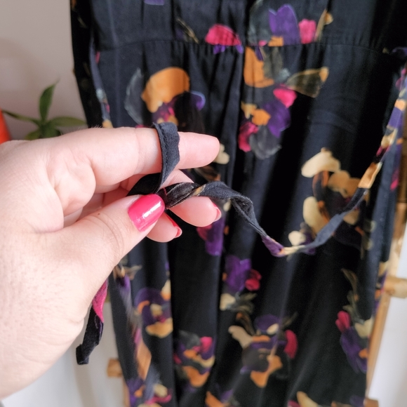 Elegant Floral Marrant Dress - Picture 13 of 16